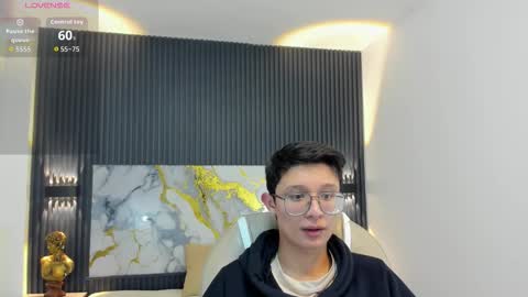 Snapshot of santiago_russo18 chatting on 10/13/25, 01:00 santiago_russo18 online show from 10/13/25, 01:00