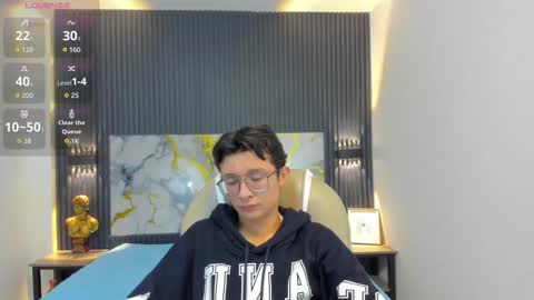 santiago_russo18 online show from 10/25/25, 12:02