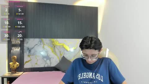 santiago_russo18 online show from 11/06/25, 12:06