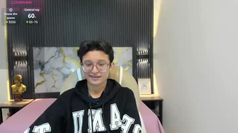 santiago_russo18 online show from 11/09/25, 12:36