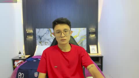 santiago_russo18 online show from 02/13/26, 07:54