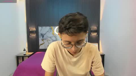 santiago_russo18 online show from 02/14/26, 08:05