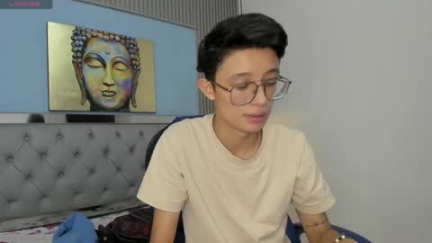 santiago_russo18 online show from 04/22/26, 06:31