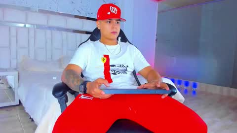 Santi Reyes online show from 11/28/25, 06:05