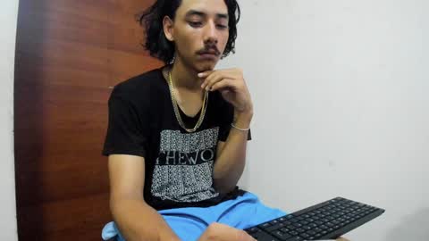 Snapshot of santiagoxxxtreme_ chatting on 12/05/24, 01:28 Santiago online show from 12/05/24, 01:28