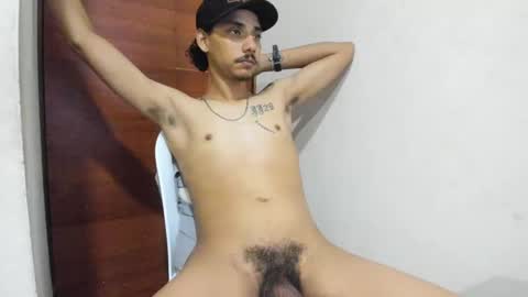 Snapshot of santiagoxxxtreme_ chatting on 12/15/24, 05:56 Santiago online show from 12/15/24, 05:56