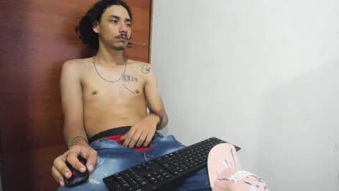 Snapshot of santiagoxxxtreme_ chatting on 12/18/24, 12:51 Santiago online show from 12/18/24, 12:51
