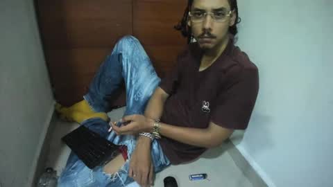 Snapshot of santiagoxxxtreme_ chatting on 12/23/24, 07:06 Santiago online show from 12/23/24, 07:06