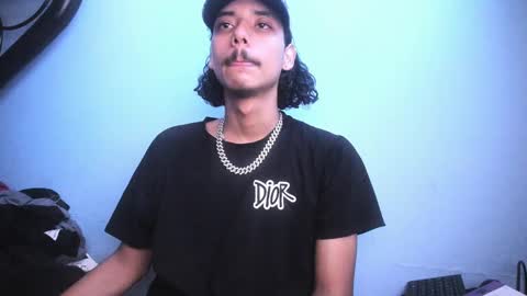 Snapshot of santiagoxxxtreme_ chatting on 01/11/25, 12:50 Santiago online show from 01/11/25, 12:50