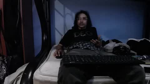 Snapshot of santiagoxxxtreme_ chatting on 02/05/25, 11:17 Santiago online show from 02/05/25, 11:17