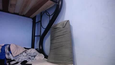 Snapshot of santiagoxxxtreme_ chatting on 02/10/25, 02:19 Santiago online show from 02/10/25, 02:19