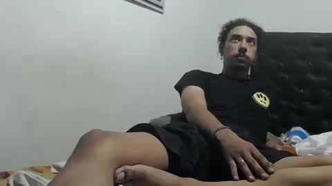 Snapshot of santiagoxxxtreme_ chatting on 09/24/25, 12:47 Santiago online show from 09/24/25, 12:47