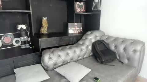 Julius Novachrono  online show from 10/05/25, 07:23