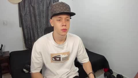 Julius Novachrono  online show from 04/22/26, 05:32