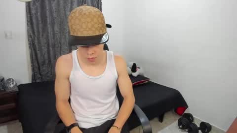 Julius Novachrono  online show from 04/23/26, 04:24