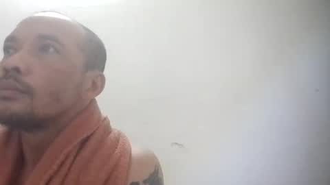 santichai561323 online show from 11/10/25, 12:53