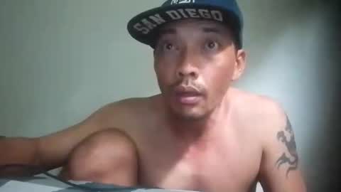 santichai561323 online show from 11/18/25, 04:17