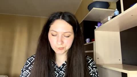 Snapshot of santosfiora chatting on 10/05/25, 10:35 Anna online show from 10/05/25, 10:35