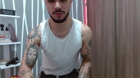 Snapshot of santti_torres chatting on 10/24/25, 03:25 Santy Torres online show from 10/24/25, 03:25