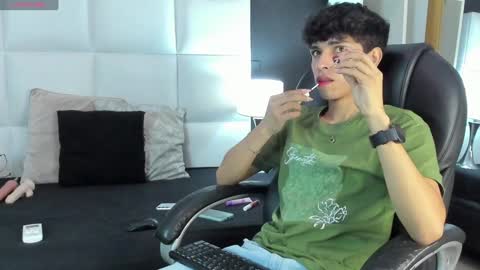 Snapshot of santy_carrington chatting on 12/09/24, 08:33 Santiago Carrington online show from 12/09/24, 08:33