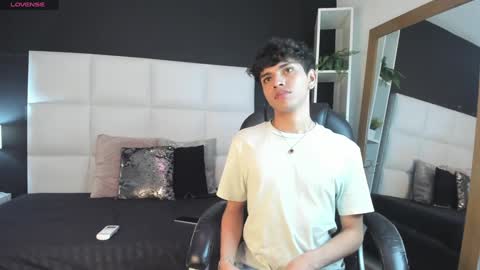 Snapshot of santy_carrington chatting on 12/13/24, 09:52 Santiago Carrington online show from 12/13/24, 09:52