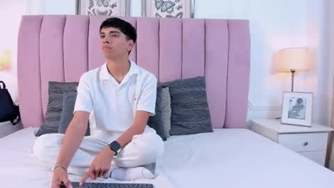 Santiago Carrington online show from 03/13/26, 09:10