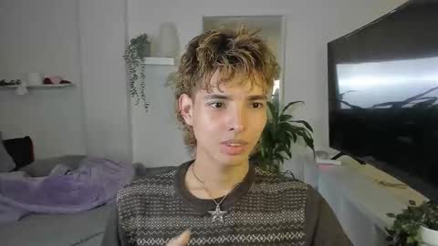 kitty online show from 10/30/25, 01:40