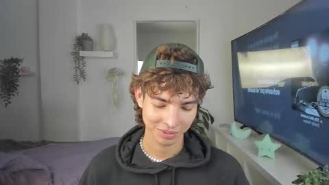 kitty online show from 12/05/25, 02:42