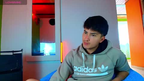 Santyago online show from 11/26/25, 07:04