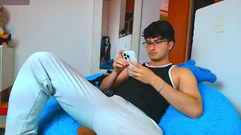 Santyago online show from 03/25/26, 06:58