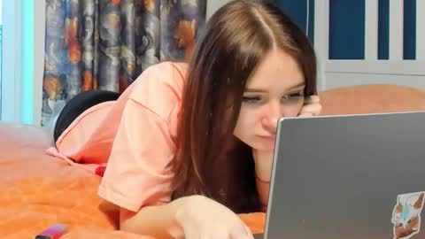 Snapshot of santythousand chatting on 12/15/25, 10:19 santythousand online show from 12/15/25, 10:19