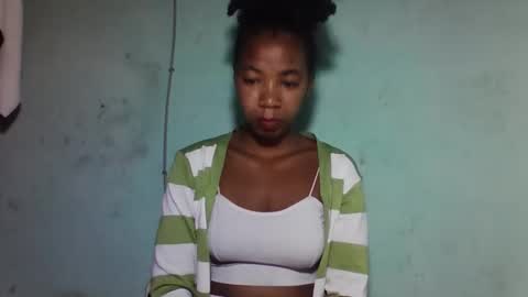 sanyah0123 online show from 12/14/25, 01:33