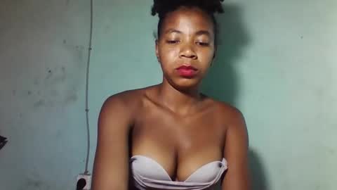 sanyah0123 online show from 12/21/25, 11:28