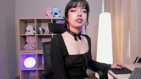 Snapshot of saphyralux chatting on 06/06/26, 08:24 saphyralux online show from 06/06/26, 08:24