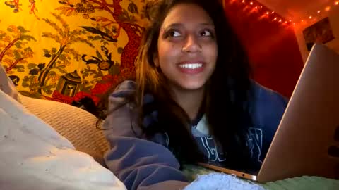 Snapshot of sapphire_honest chatting on 11/29/25, 11:30 sapphire online show from 11/29/25, 11:30