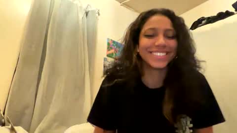 Snapshot of sapphire_honest chatting on 12/04/25, 03:16 sapphire online show from 12/04/25, 03:16