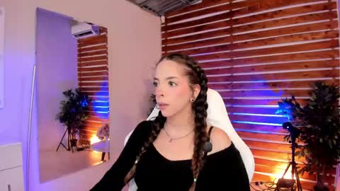 Snapshot of sapphire_venus chatting on 05/11/26, 01:22 Valerin online show from 05/11/26, 01:22
