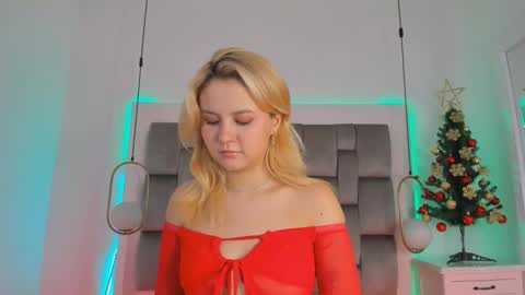 Snapshot of sara__williams chatting on 12/02/24, 03:47 Sara online show from 12/02/24, 03:47