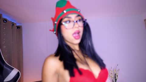 Snapshot of sara_albrecht chatting on 12/24/24, 12:55 Sara online show from 12/24/24, 12:55
