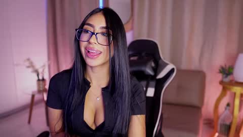 Snapshot of sara_albrecht chatting on 01/10/25, 12:36 Sara online show from 01/10/25, 12:36