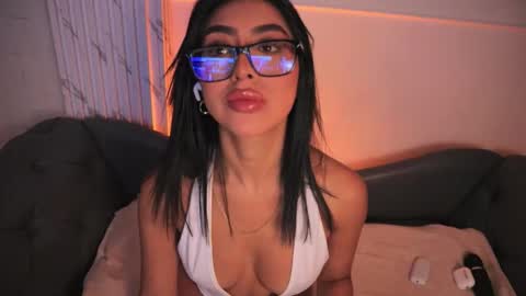 Snapshot of sara_albrecht chatting on 10/22/25, 01:06 Sara online show from 10/22/25, 01:06