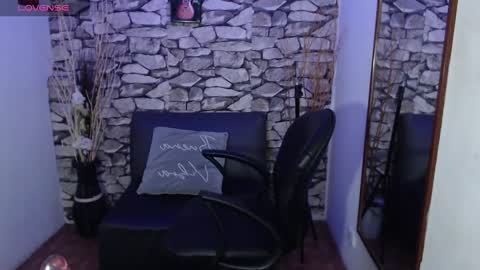 Snapshot of sara_alvarez_ chatting on 01/12/25, 07:21 Sara  online show from 01/12/25, 07:21