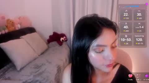 Snapshot of sara_alvarez_1 chatting on 06/25/26, 11:15 Sara online show from 06/25/26, 11:15