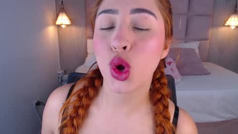 Snapshot of sara_angeelss chatting on 05/30/26, 05:15 Sara... online show from 05/30/26, 05:15