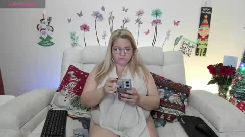 Sara Crowe online show from 12/24/24, 01:49