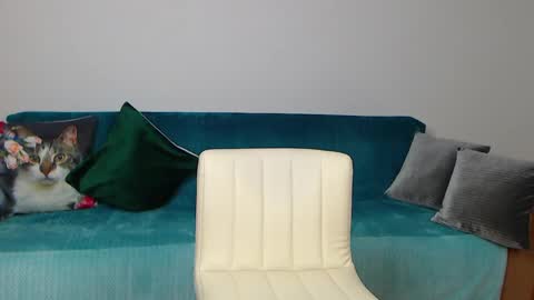 Im Sara I am happy to be here  online show from 02/27/25, 08:31