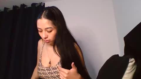 sara_gomez1_ online show from 11/15/25, 12:19