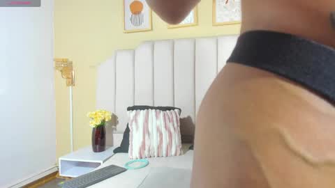 sara_hannks online show from 04/30/26, 08:57