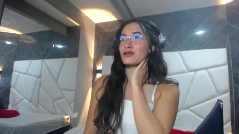 Snapshot of sara_hoffman_4 chatting on 05/10/26, 12:43 Sara online show from 05/10/26, 12:43