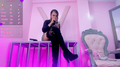 Sara HooT  online show from 01/04/25, 09:10